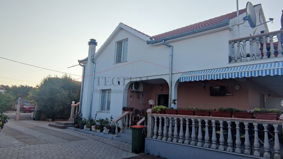 BIOGRAD, KUĆA ZA TURIZAM SA  7 APARTMANA ! PRILIKA ZA INVESTICIJU!!