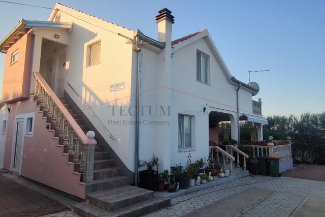BIOGRAD, HOUSE FOR TOURISM WITH 7 APARTMENTS! INVESTMENT OPPORTUNITY!!